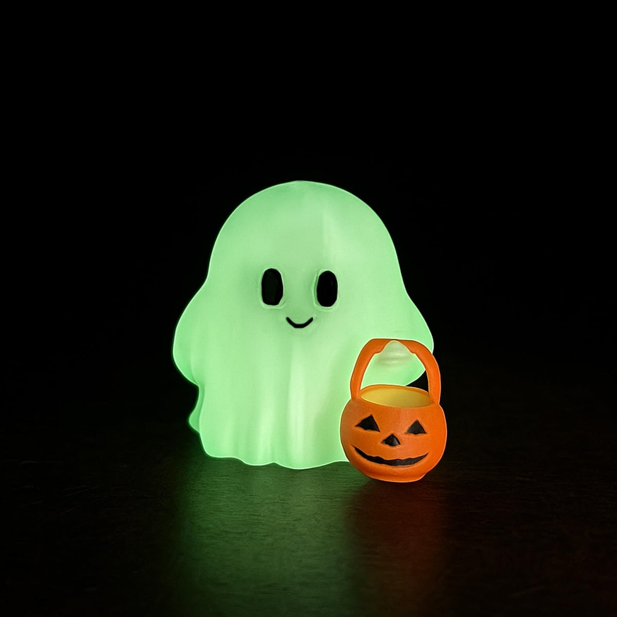 Halloween Ghost Figurine - Spooky Resin Pen Holder Statue, Cute Decor for Halloween Decorations Indoor, Funny Porch and Indoor Spooky Home Decor Gifts