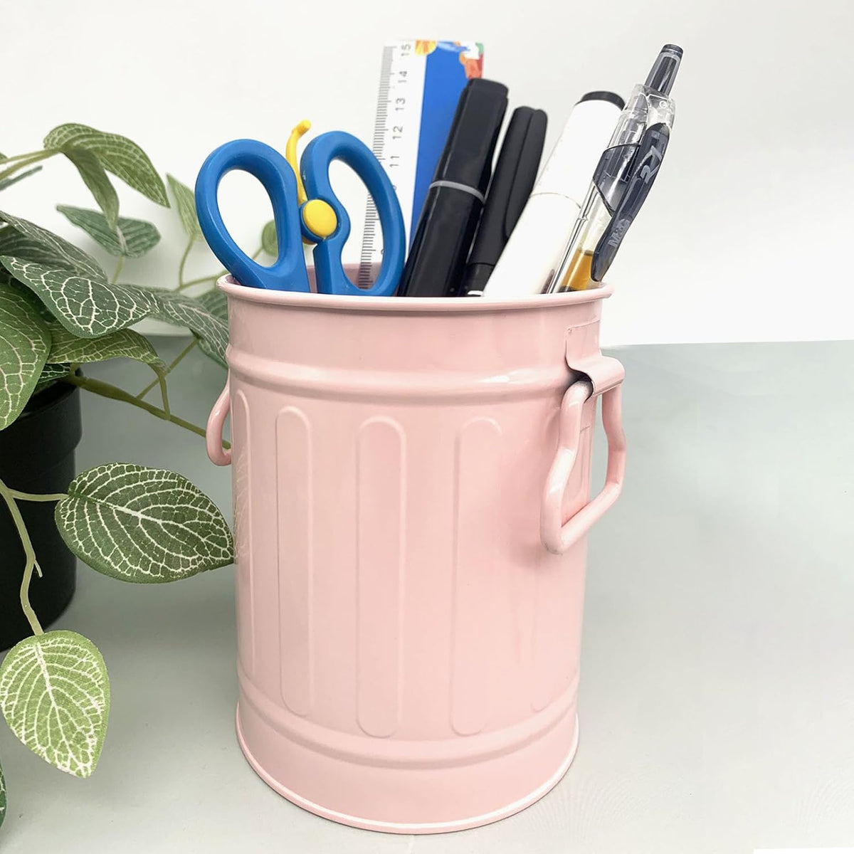 Desk Pen Holder, Metal Pencil Holder for Desk, Desk Organizer with Handle, Makeup Brush Holders, Pencil Cup, Desktop Storage Organizer for Office, School, Home (Pink)