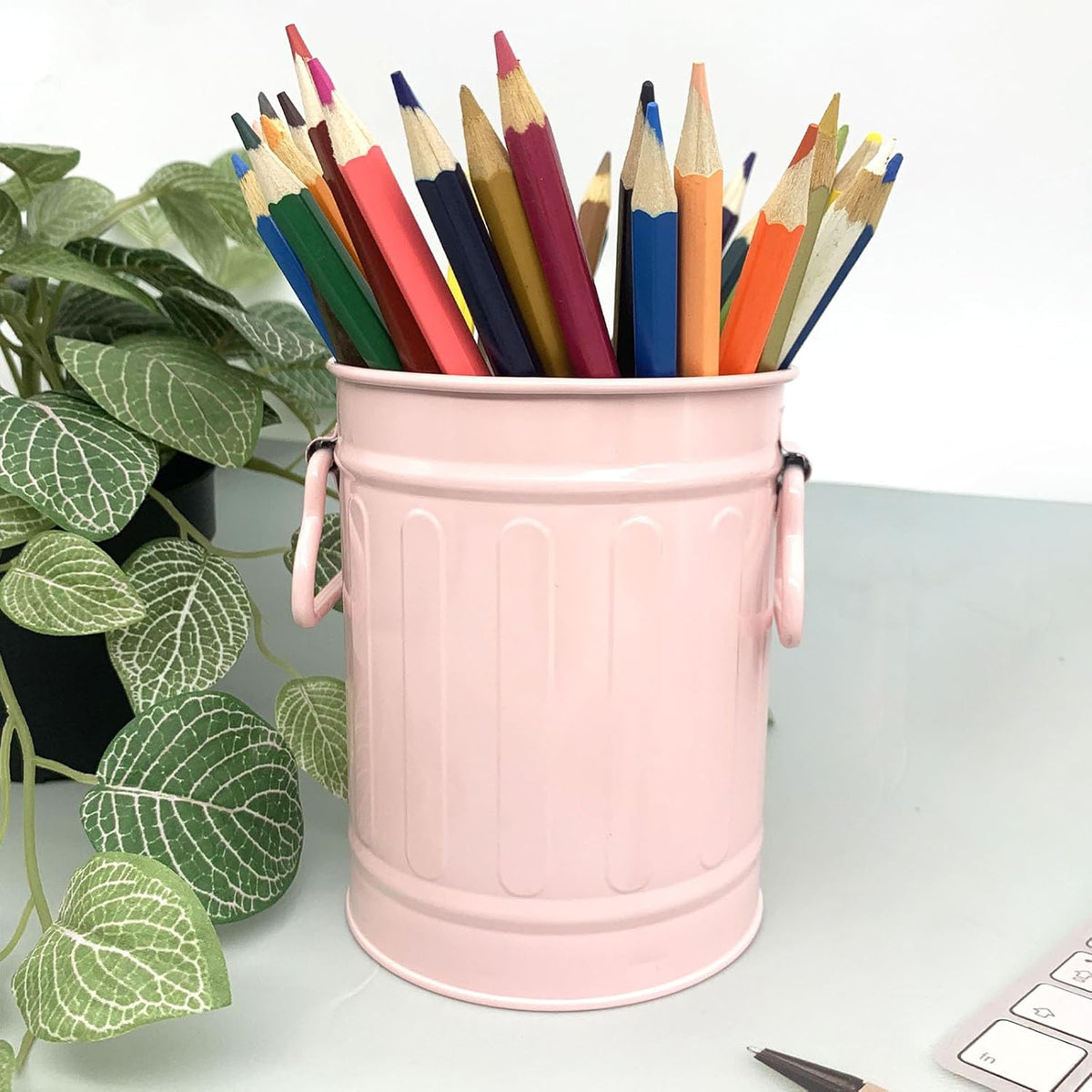 Desk Pen Holder, Metal Pencil Holder for Desk, Desk Organizer with Handle, Makeup Brush Holders, Pencil Cup, Desktop Storage Organizer for Office, School, Home (Pink)